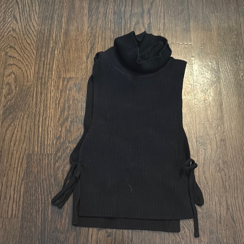 Black Sleeveless Turtleneck Sweater‎
